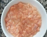 Foto del paso 2 de la receta: Tartar de salmón, aguacate y verduritas