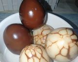 Foto langkah ke 3 dari resep Telur Pindang Marmer.