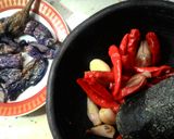 Foto langkah ke 1 dari resep Sambal terong penyet.