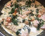 Foto del paso 3 de la receta: Salmón con salsa de espinacas y tomate cherry