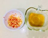 Hình bước làm 2 của món Đậu phộng rang tỏi ớt 🥜