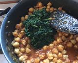 A picture of step 5 of Espinacas con Garbanzos(Spanish Chickpea Stew).