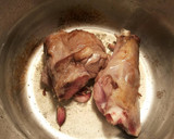 Foto del paso 7 de la receta: Codillo de paletilla de cordero, en salsa de ajos, perejil y mostaza