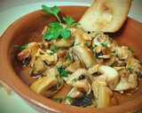 Foto del paso 9 de la receta: Tapa de champiñones con ajo y perejil