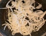Foto del passaggio 1 della ricetta Fettine con cipolla croccante