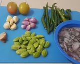 Foto langkah ke 1 dari resep Cumi Asin Petai Sambal Hijau.