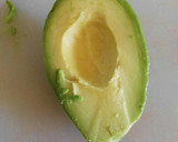 Foto del paso 3 de la receta: Ensalada de garbanzos con aguacate, naranja y bimi