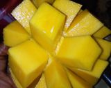 A picture of step 1 of Mango juice.