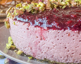 Foto del paso 4 de la receta: Cheesecake fresquita de cerezas y pistachos