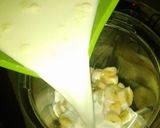 A picture of step 2 of Banana smoothie🍌🍸.