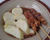 Foto langkah ke 10 dari resep Lontong Sate Ayam.
