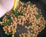 Foto del paso 2 de la receta: Garbanzos con curry verde