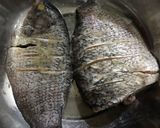 Foto langkah ke 1 dari resep Ikan Gurame bakar kecap.