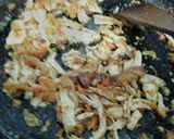 Foto langkah ke 6 dari resep Nasi goreng ayam suwir.