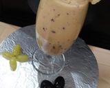 A picture of step 3 of Fruit cocktail smoothie😋🍸🍎🍌🍇🍑.
