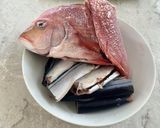A picture of step 1 of Rice Noodles with Fish Curry Sauce.