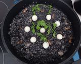 Foto del paso 4 de la receta: Falso arroz de coliflor "colirroz" con chipirones en su tinta