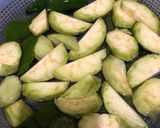 Hình bước làm 1 của món Cà Tím Xào Lá Lốt Chay
