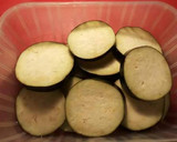Foto del paso 8 de la receta: Hamburguesas de solomillo de ternera, con tomates, berenjenas y vinagreta de albahaca