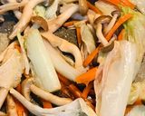 Hình bước làm 4 của món Miến Hàn Quốc xào rau nấm