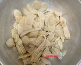 รูปขั้นตอนการทำที่ 2 ของ แกงไก่หน่อไม้ดองใส่เห็ดเผาะ