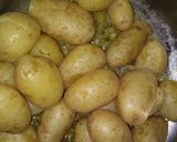 A picture of step 6 of Pot roast potatoes.