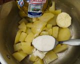 Foto langkah ke 3 dari resep Garlic-Butter Asparagus with Mashed Potato.
