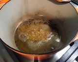 Une image de l'étape 10 de Rôti de cerf mariné, carottes jaunes et sauce brune.