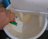 Foto langkah ke 3 dari resep Bolu kukus bunga mawar.