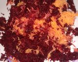 A picture of step 1 of Beet carrot halwa.