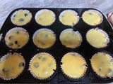 Brioșe (muffins) cu afine și glazura de lamaie