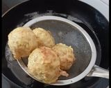 Foto langkah ke 7 dari resep Bola-Bola mie keju.