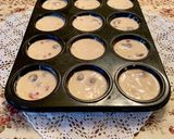 Muffin tönkölybúza fehérlisztből piros bogyós gyümölcsökkel és szósszal recept fázis 5 fotója