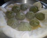 A picture of step 4 of Palak paneer momos.