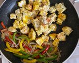 A picture of step 3 of Quick Paneer Roll.