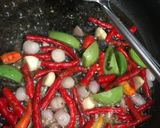 Foto langkah ke 2 dari resep Cumi asin tempe pedas manis ala ailie #limaresepterbaruku.