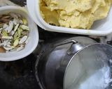A picture of step 4 of Chana daal halwa.