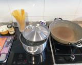 Foto del paso 1 de la receta: Espaguetis con salmón ahumado y huevos de codorniz