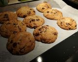 รูปขั้นตอนการทำที่ 8 ของ Crispy-soft Chocolate Chip Cookies (คุกกี้ช็อคชิพ กรอบนอกนุ่มใน)