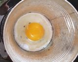 Foto del paso 3 de la receta: Huevos ligeramente fritos o seudofritos con mucho sabor