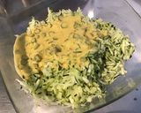 Une image de l'étape 4 de Salade de courgettes râpées,scarole et tagetes (sauce curry).