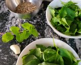 Foto del paso 1 de la receta: Salsa pesto de hierbas!!