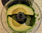 Foto del paso 2 de la receta: Pasta con crema de aguacate y cilantro