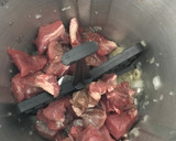 Foto del paso 3 de la receta: Estofado de ternera en salsa Mambo