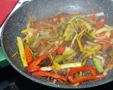 Foto del paso 4 de la receta Pechuga de pavo a la soja y picante