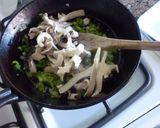 Foto del paso 3 de la receta: Arroz cremoso con girgolas (hongos)