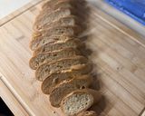 Hagymaleves gluténmentes sajtos baguette szeletekkel recept fázis 5 fotója