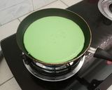 Foto langkah ke 5 dari resep Martabak Manis Pandan (Pake Teflon aja gaesss).