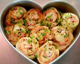 Hình bước làm 3 của món Bánh mì mềm nhân xúc xích, chà bông