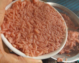 Foto del paso 2 de la receta: Carne de cerdo con arroz rosa